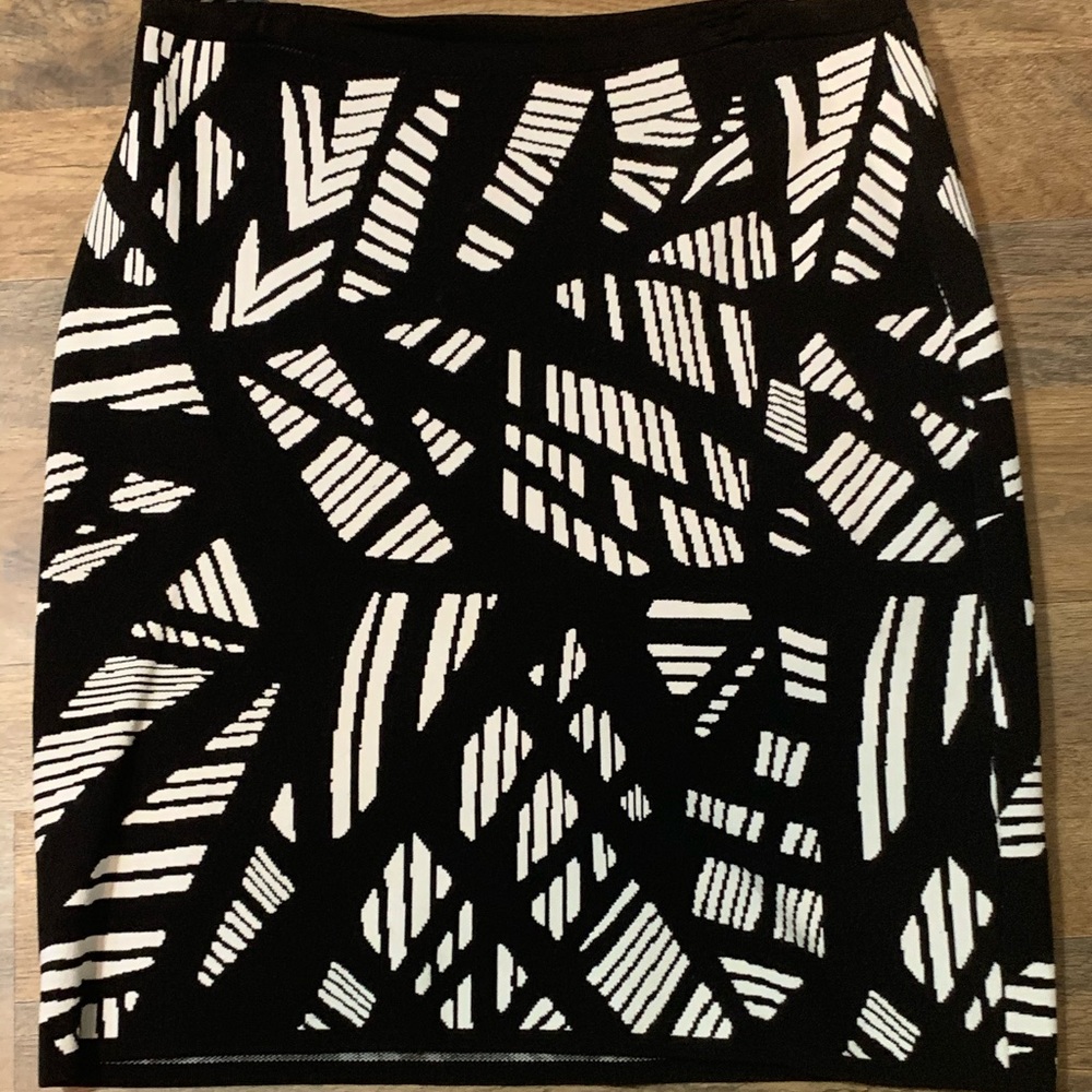 Calvin Klein black patterned skirt